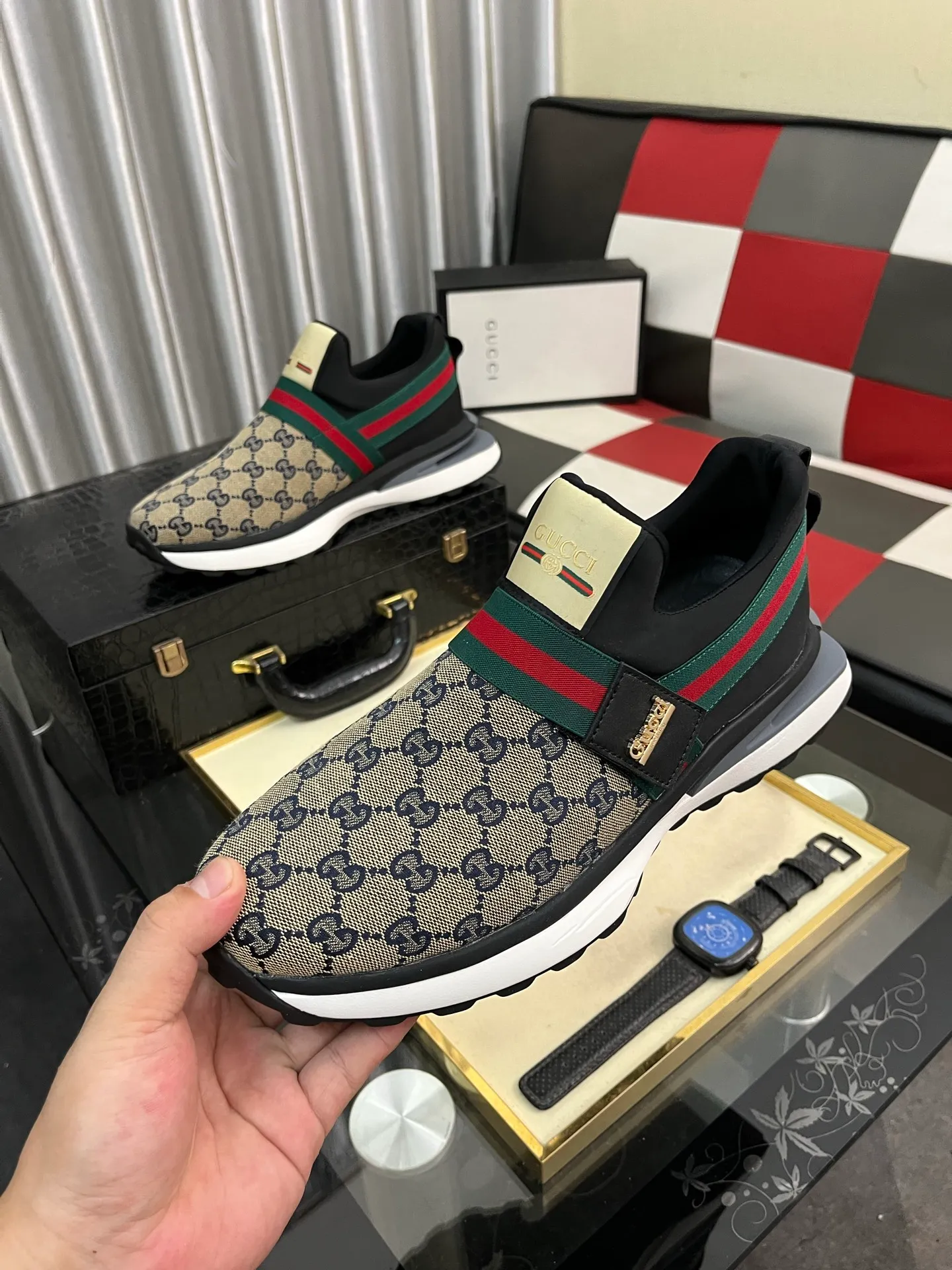 Men's shoes 💰458⌚️⌚️Gucci •Gucci original quality.~ Unique modern style sneakers. 🏃A must-have casual shoe for trendy men😍😍 Original brand imported from Italy, imported original leather, sheep lining (refuses to discolor and grind feet) Sole: Original sole provided by the original factory, French lazy style design ⚠️Fit to the feet, original quality attached, super comfortable original sole, code number: 38-443️⃣colors available